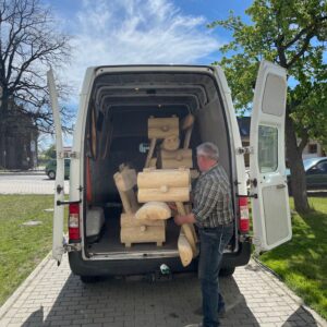 Die Holzmöbel sind gekommen!