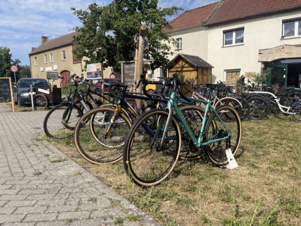 Bike Stadl Fahrradvermietung Verleih Gravel Bike Rennrad Senftenberger See Dorfplatz 40 Bike Stadl Fahrradvermietung Verleih Gravel Bike Rennrad Senftenberger See Dorfplatz 40