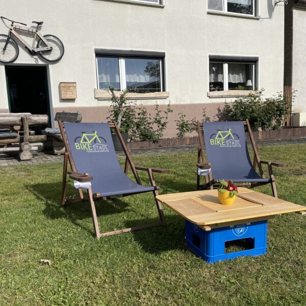 Bike Stadl Fahrradvermietung Großkoschen Dorfplatz Getränke gemütlich sitzen Lausitzer Seenland Senftenberger See Bike Stadl Fahrradvermietung Großkoschen Dorfplatz Getränke gemütlich sitzen Lausitzer Seenland Senftenberger See
